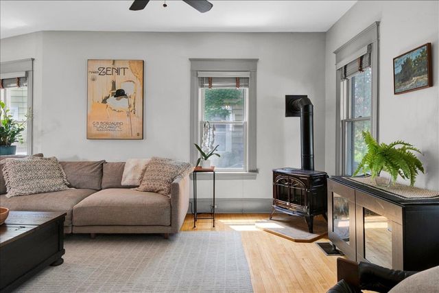 16 Isham Street, Burlington, VT 05401