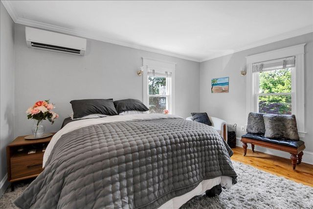 16 Isham Street, Burlington, VT 05401