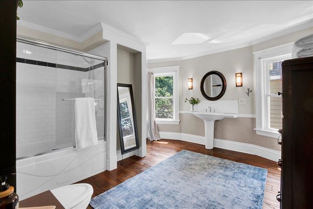 16 Isham Street, Burlington, VT 05401