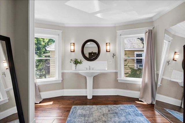 16 Isham Street, Burlington, VT 05401