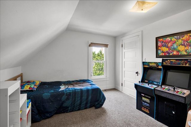 16 Isham Street, Burlington, VT 05401