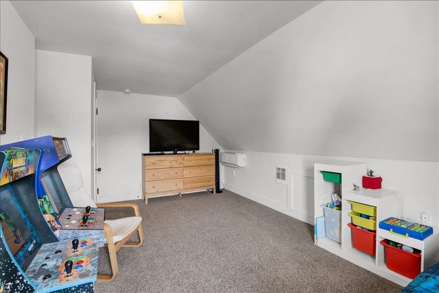 16 Isham Street, Burlington, VT 05401