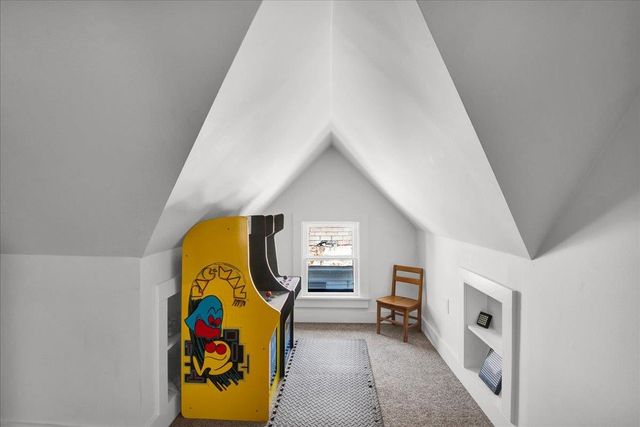 16 Isham Street, Burlington, VT 05401