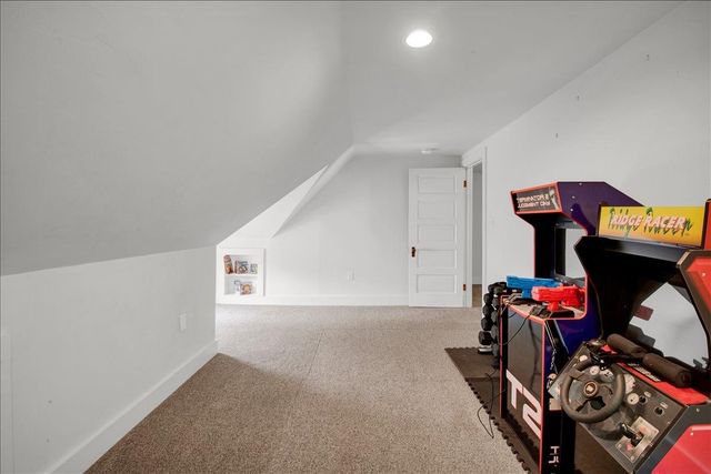 16 Isham Street, Burlington, VT 05401