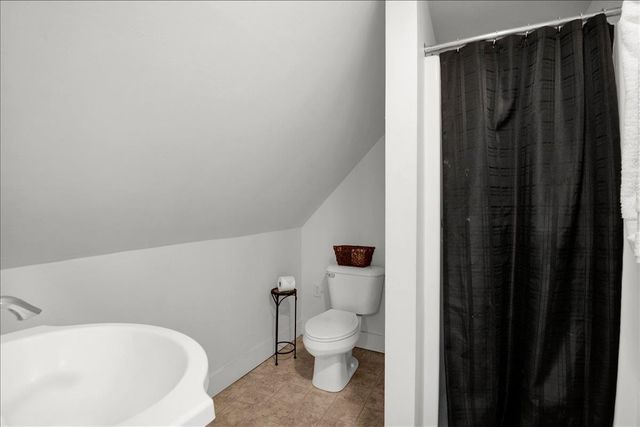 16 Isham Street, Burlington, VT 05401