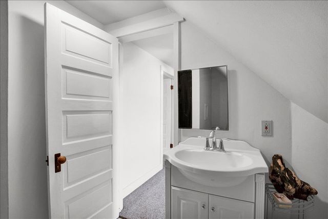 16 Isham Street, Burlington, VT 05401