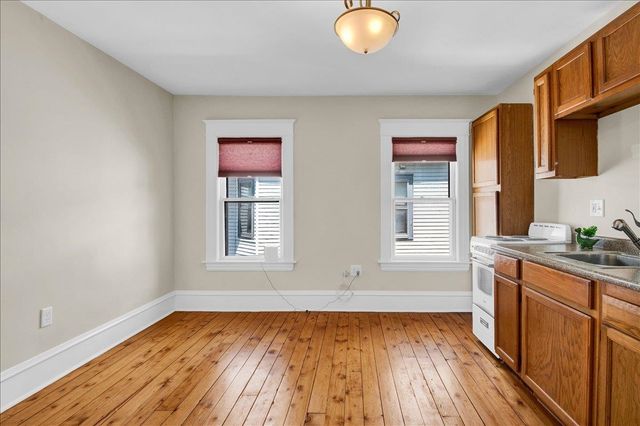 16 Isham Street, Burlington, VT 05401