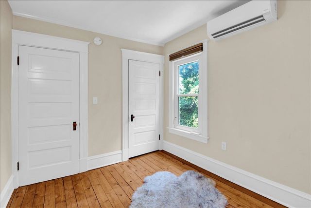 16 Isham Street, Burlington, VT 05401