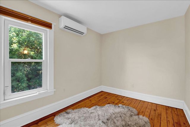 16 Isham Street, Burlington, VT 05401