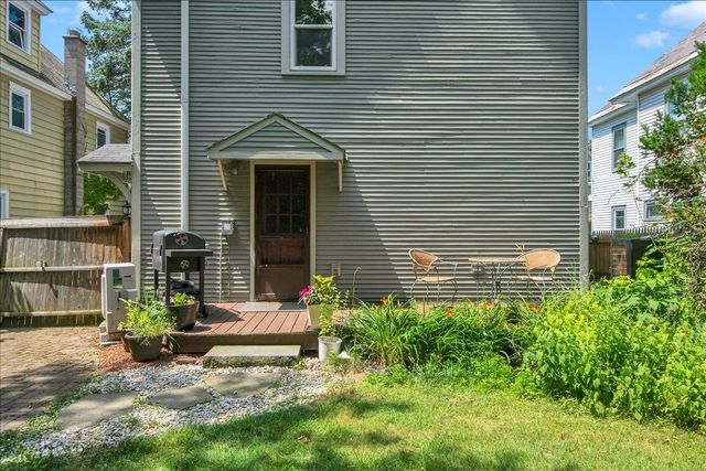 16 Isham Street, Burlington, VT 05401