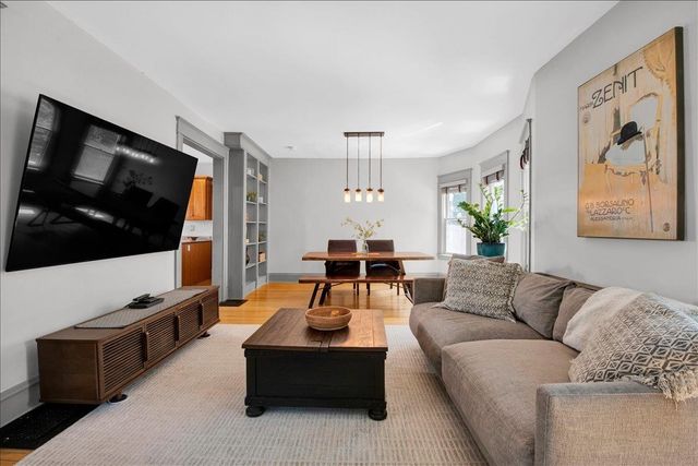 16 Isham Street, Burlington, VT 05401