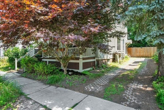 16 Isham Street, Burlington, VT 05401