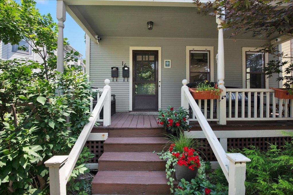 16 Isham Street, Burlington, VT 05401