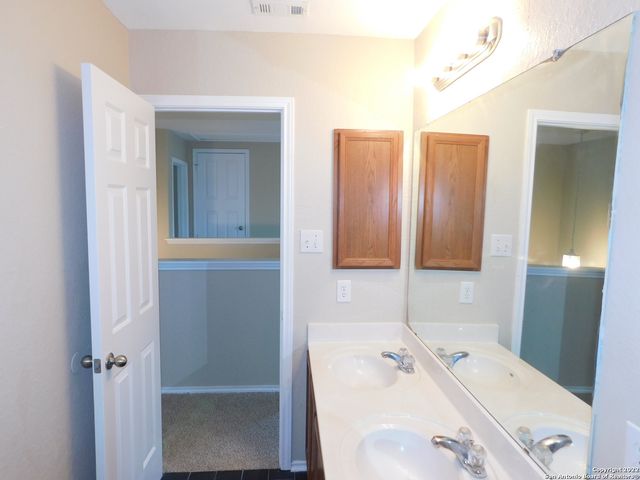 10386 Oakwood Crest, San Antonio, TX 78245