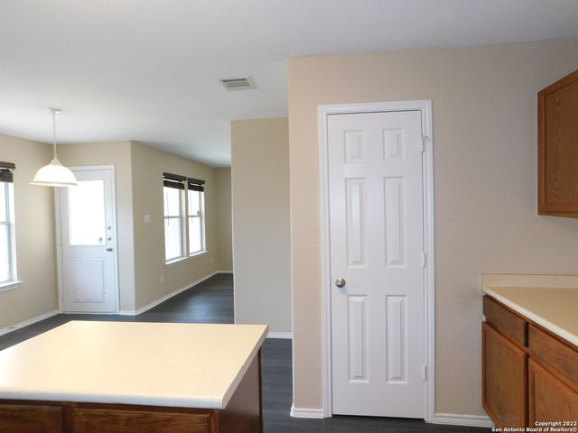 10386 Oakwood Crest, San Antonio, TX 78245