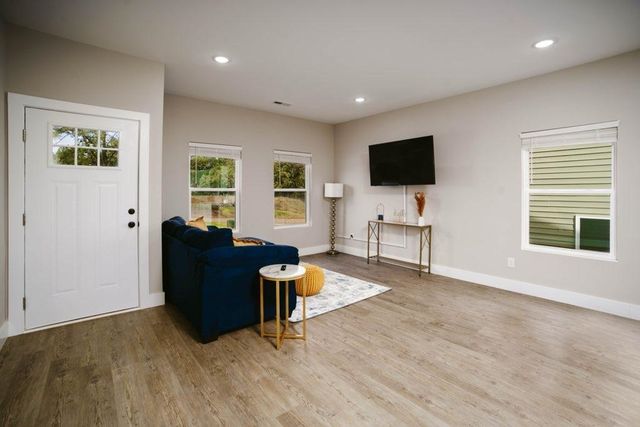 325-327 R C Thompson Road, Chesnee, SC 29323