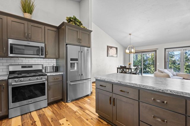 4235 N SHADYWOOD COURT, Appleton, WI 54914