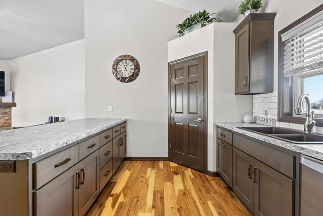 4235 N SHADYWOOD COURT, Appleton, WI 54914