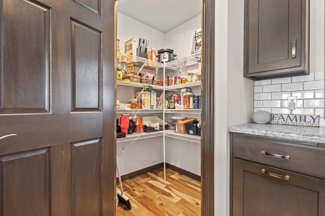 4235 N SHADYWOOD COURT, Appleton, WI 54914