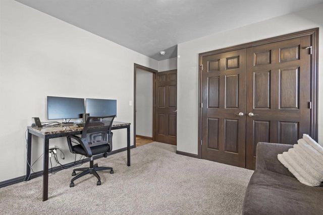 4235 N SHADYWOOD COURT, Appleton, WI 54914