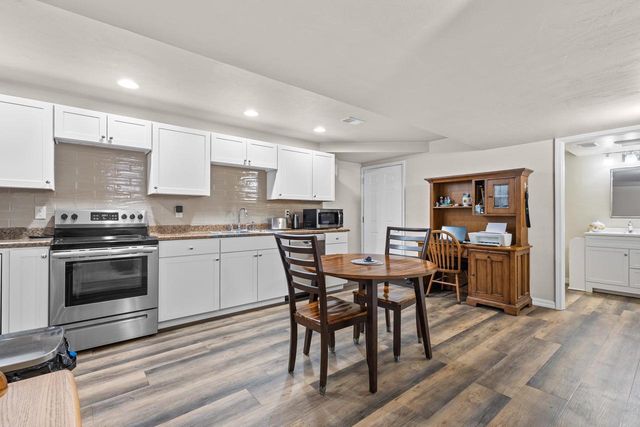 4235 N SHADYWOOD COURT, Appleton, WI 54914