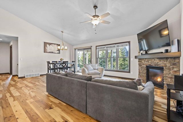 4235 N SHADYWOOD COURT, Appleton, WI 54914