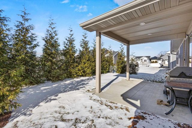 4235 N SHADYWOOD COURT, Appleton, WI 54914