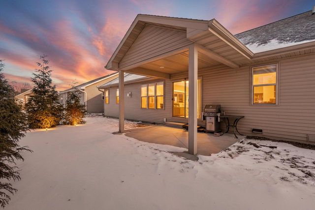 4235 N SHADYWOOD COURT, Appleton, WI 54914