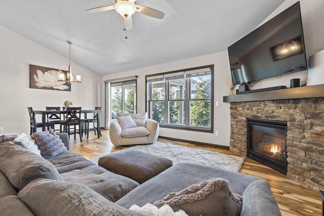 4235 N SHADYWOOD COURT, Appleton, WI 54914