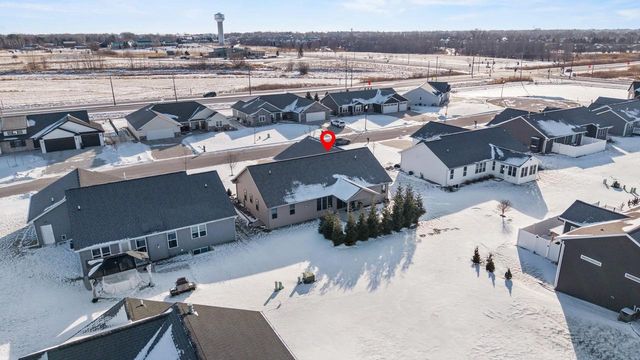 4235 N SHADYWOOD COURT, Appleton, WI 54914