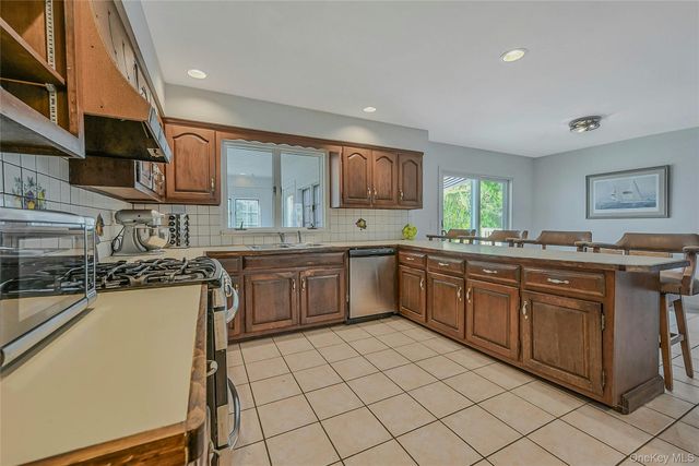 2340 Fairway Drive, Cutchogue, NY 11935