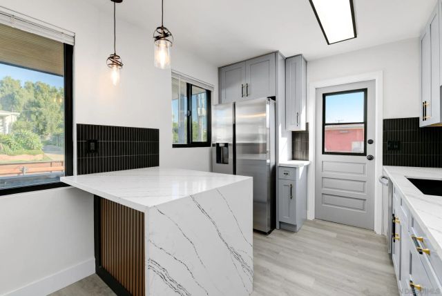 1948 Westinghouse St, San Diego, CA 92111