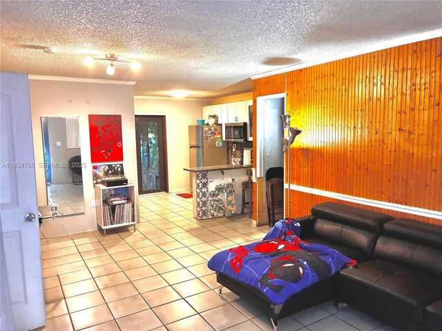 2775 W 62nd Pl 103, Hialeah, FL 33016