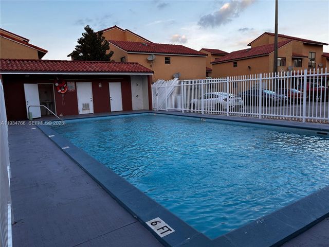 2775 W 62nd Pl 103, Hialeah, FL 33016