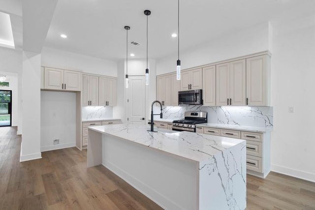 2062 White Doe Court, Cleveland, TX 77328