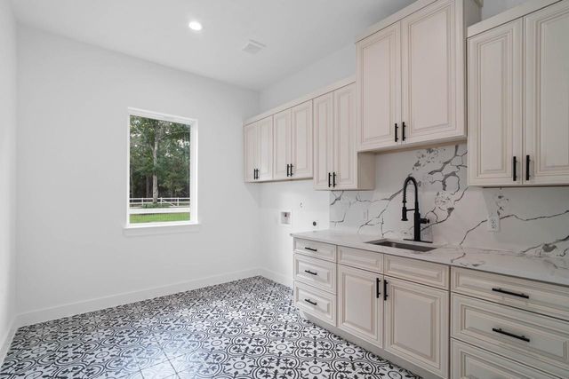 2062 White Doe Court, Cleveland, TX 77328