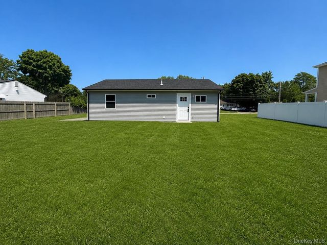 818 Meade Avenue, Bellport, NY 11713