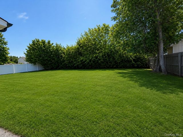818 Meade Avenue, Bellport, NY 11713