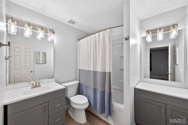 2021 Twin Fawns Court, St Peters, MO 63376