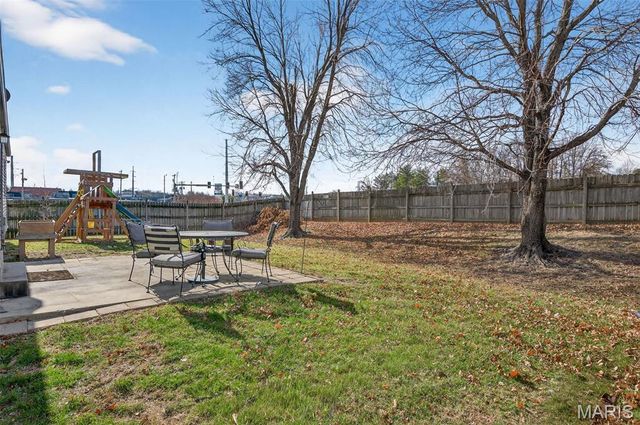 2021 Twin Fawns Court, St Peters, MO 63376