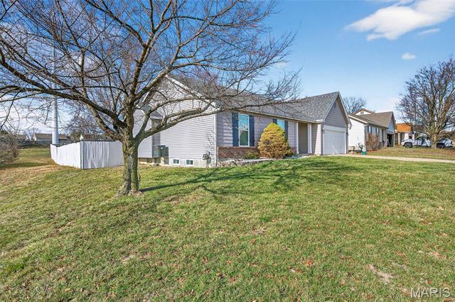 2021 Twin Fawns Court, St Peters, MO 63376