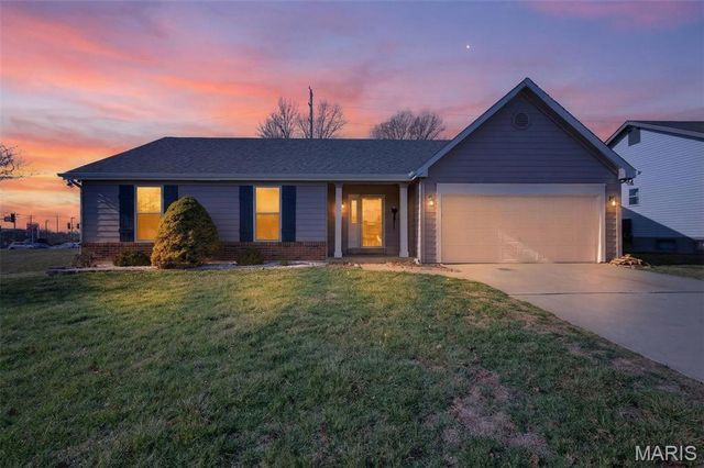 2021 Twin Fawns Court, St Peters, MO 63376
