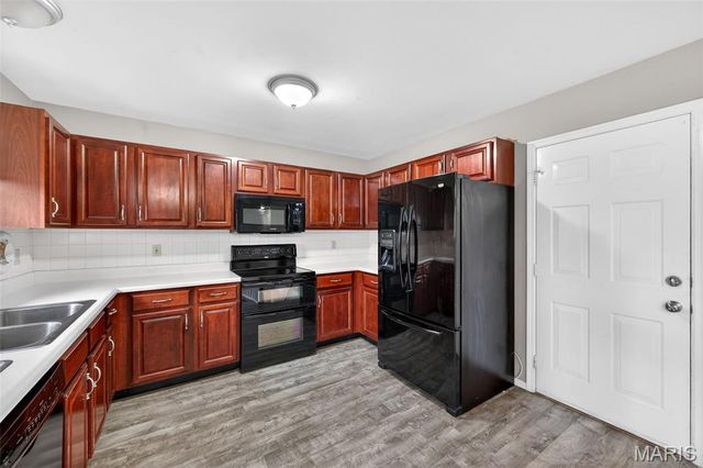 2021 Twin Fawns Court, St Peters, MO 63376