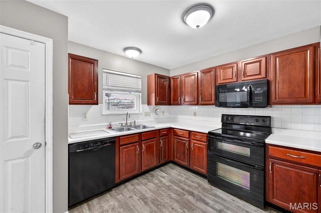 2021 Twin Fawns Court, St Peters, MO 63376