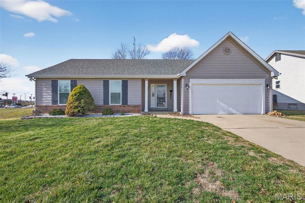 2021 Twin Fawns Court, St Peters, MO 63376