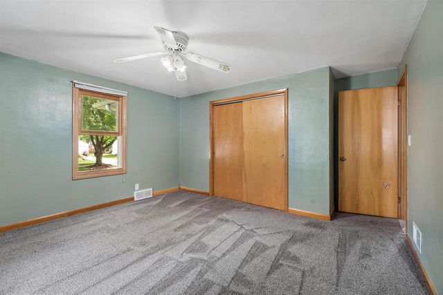 2119 N ERB STREET, Appleton, WI 54911