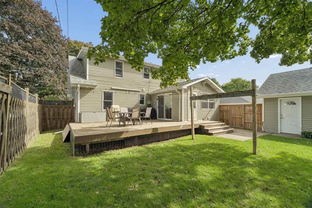 2119 N ERB STREET, Appleton, WI 54911