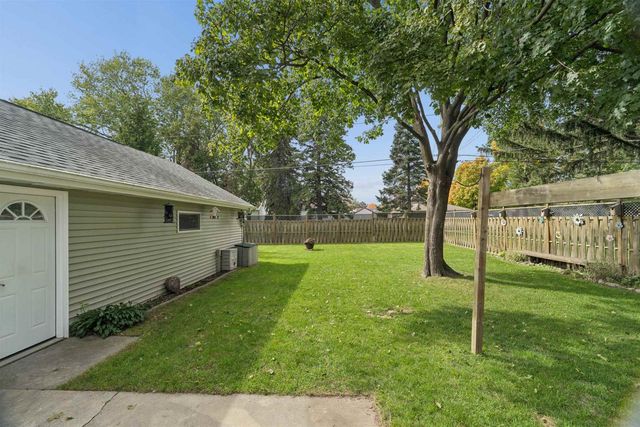 2119 N ERB STREET, Appleton, WI 54911