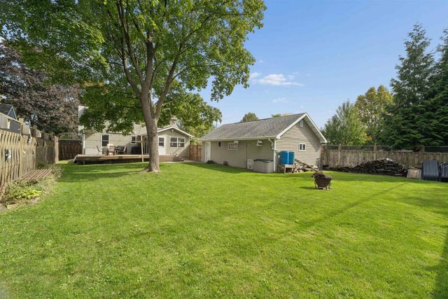 2119 N ERB STREET, Appleton, WI 54911