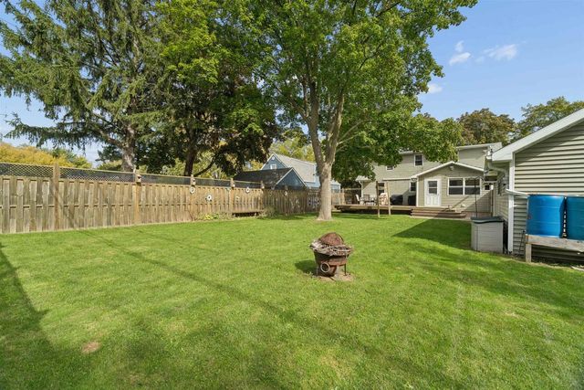 2119 N ERB STREET, Appleton, WI 54911